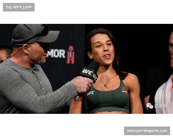 特写：24岁太依拉克签约UFC手部颤抖四场合同显现轻量级野心