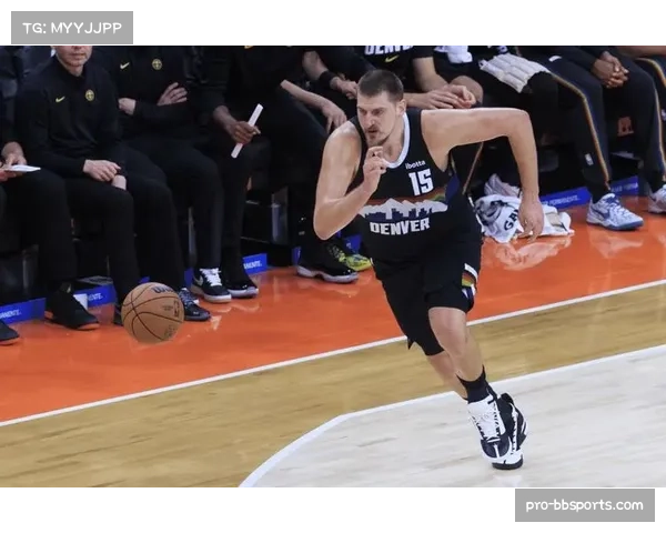 约基奇组织串联能力依旧顶级 掘金进攻体系依赖其策应 约基奇组织串联能力依旧顶级 掘金进攻体系依赖其策应